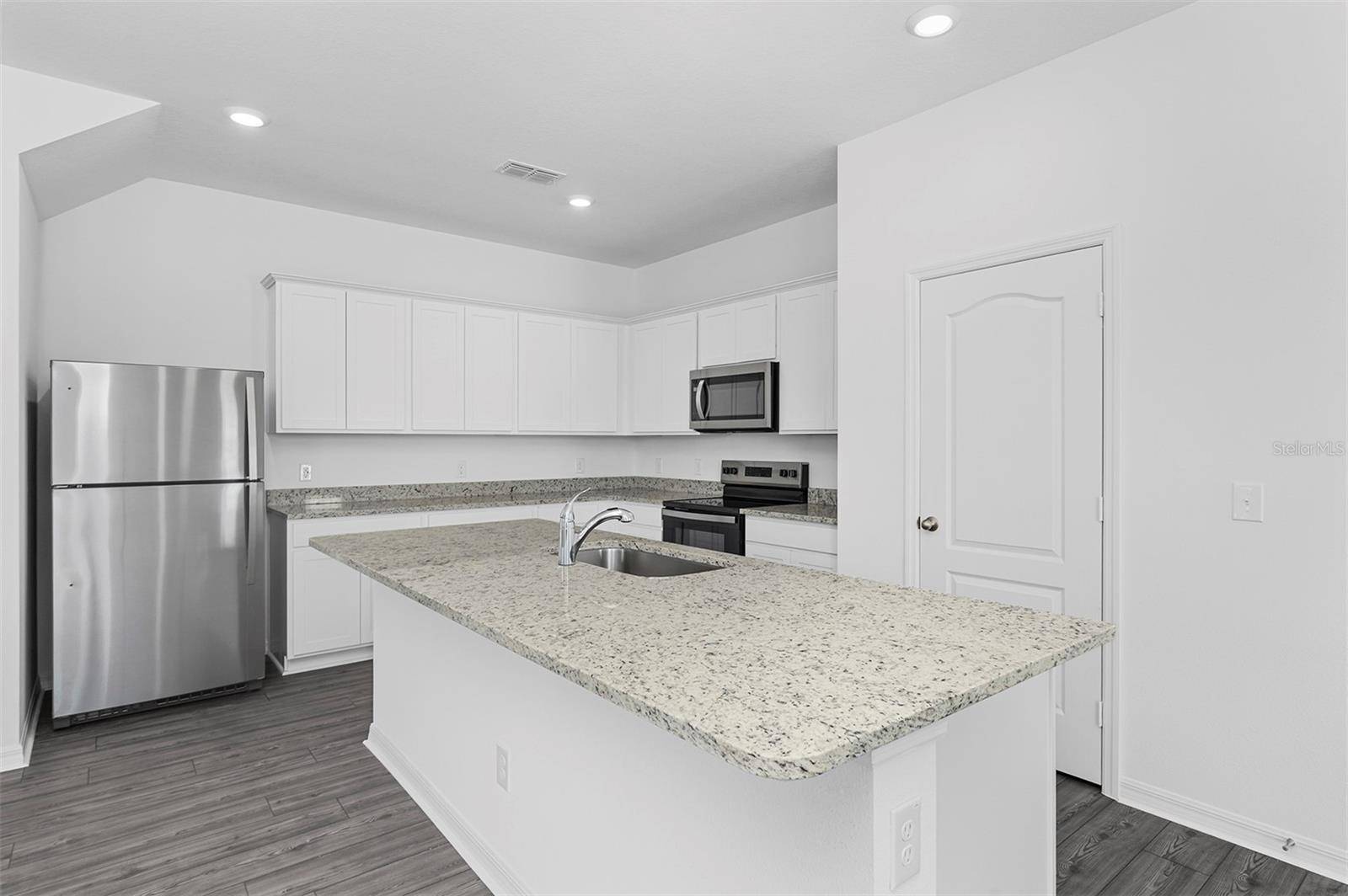 559 BAY LEAF DR, Poinciana, FL 34759