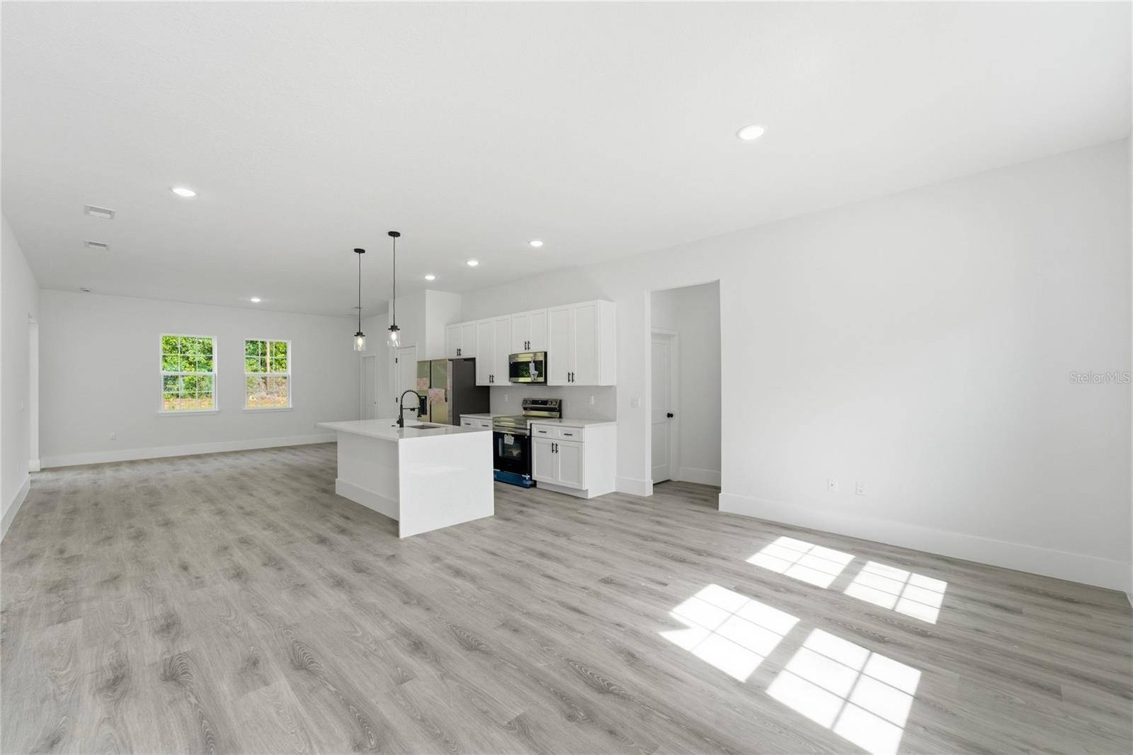 226 E CALDWELL DR, Dunnellon, FL 34434