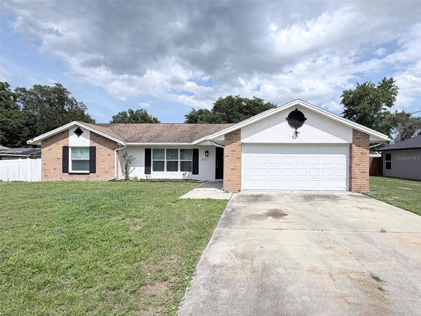 3237 LONDON AVE, Deltona, FL 32738