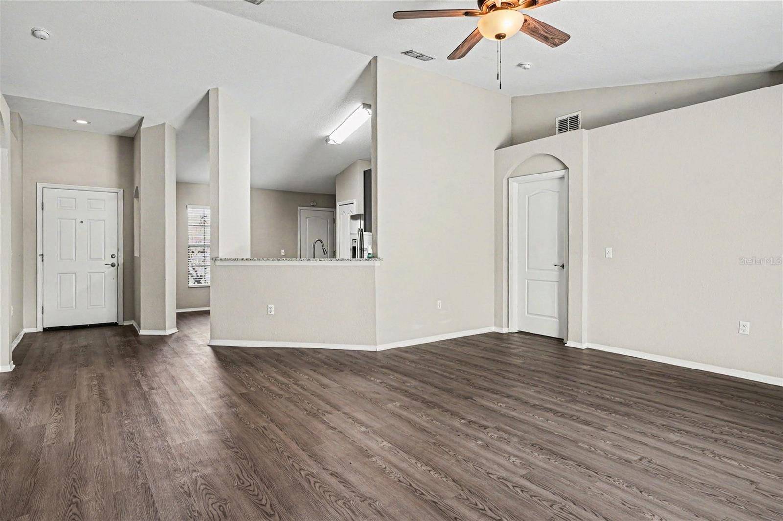 8187 WOODVINE CIR, Lakeland, FL 33810