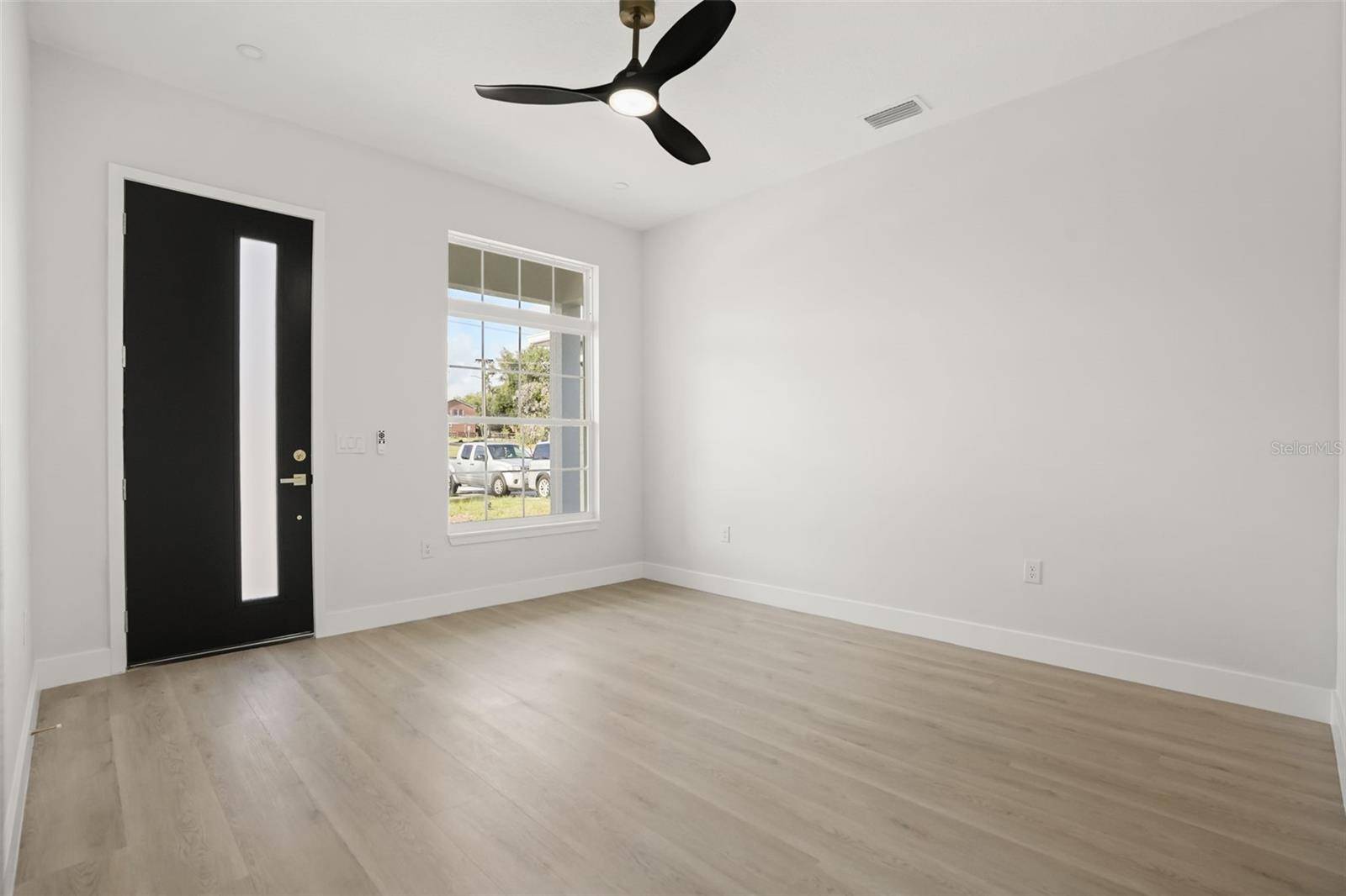 823 E MCDONALD AVE, Eustis, FL 32726