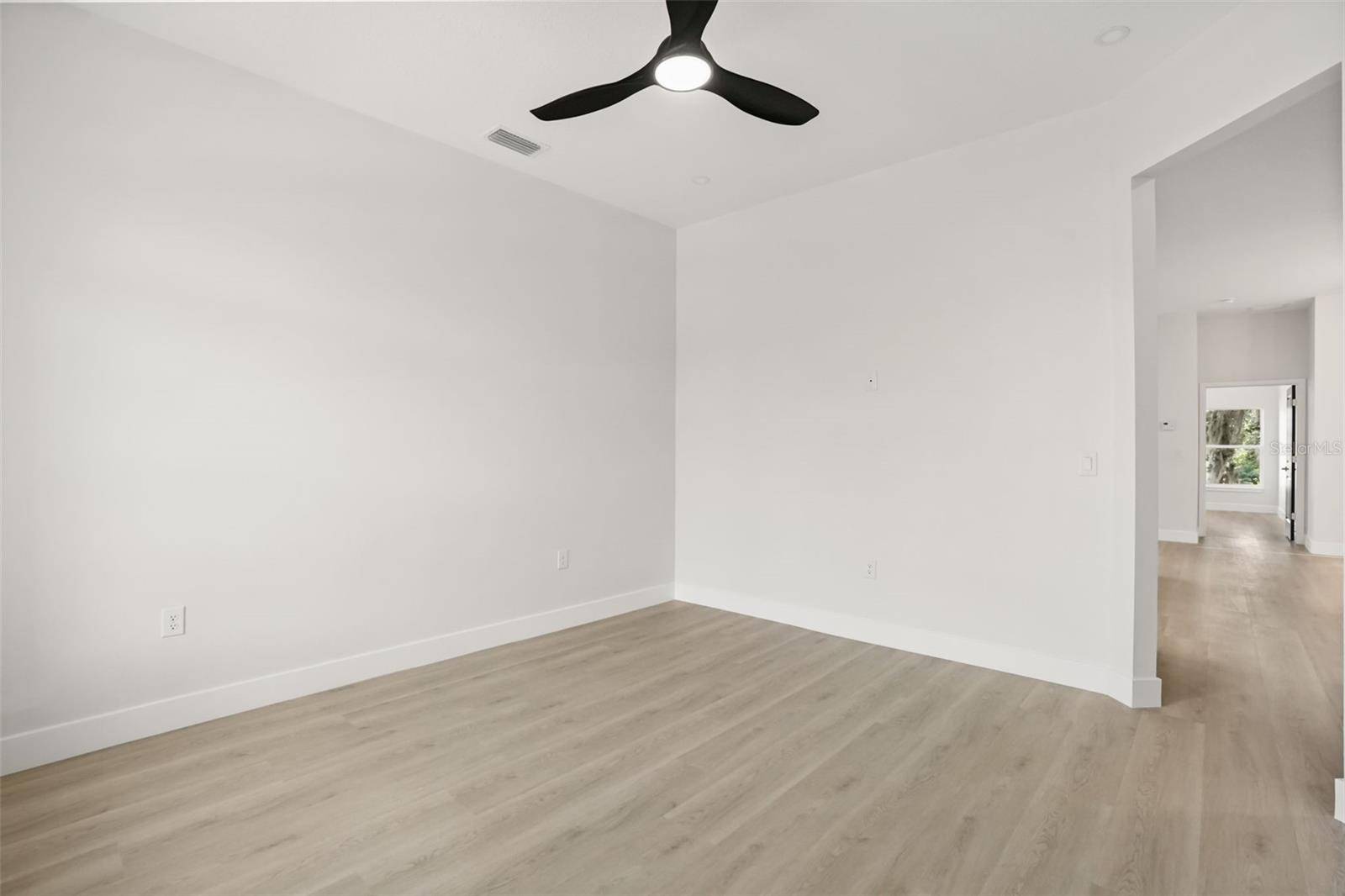 823 E MCDONALD AVE, Eustis, FL 32726