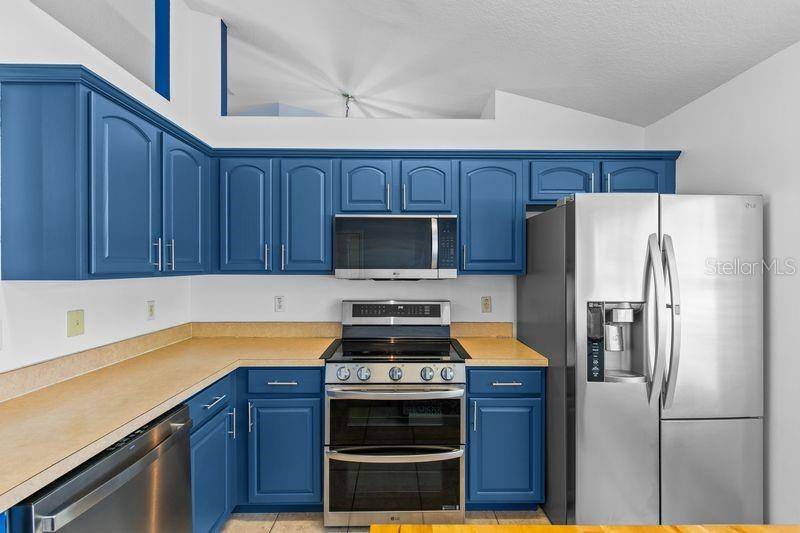 214 COMPASS ROSE DR, Groveland, FL 34736