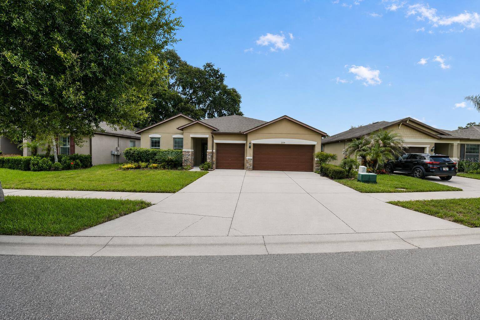 2130 LANDSIDE DR, Valrico, FL 33594