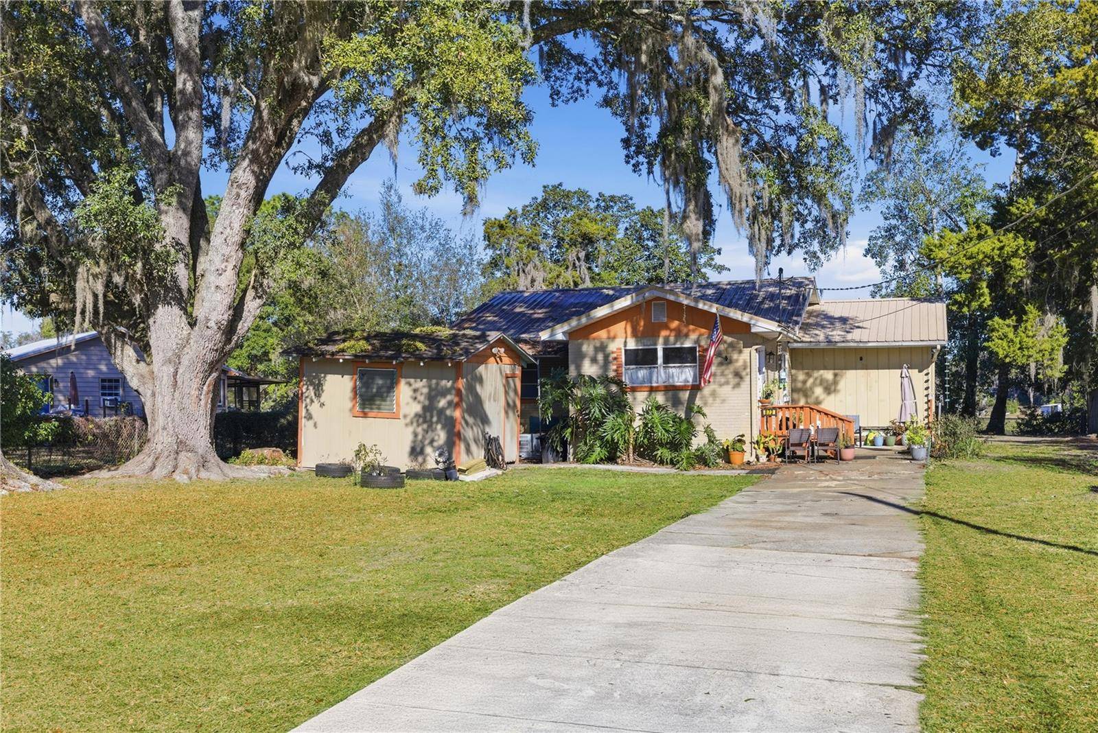 872 LAKE SHORE TER, Interlachen, FL 32148