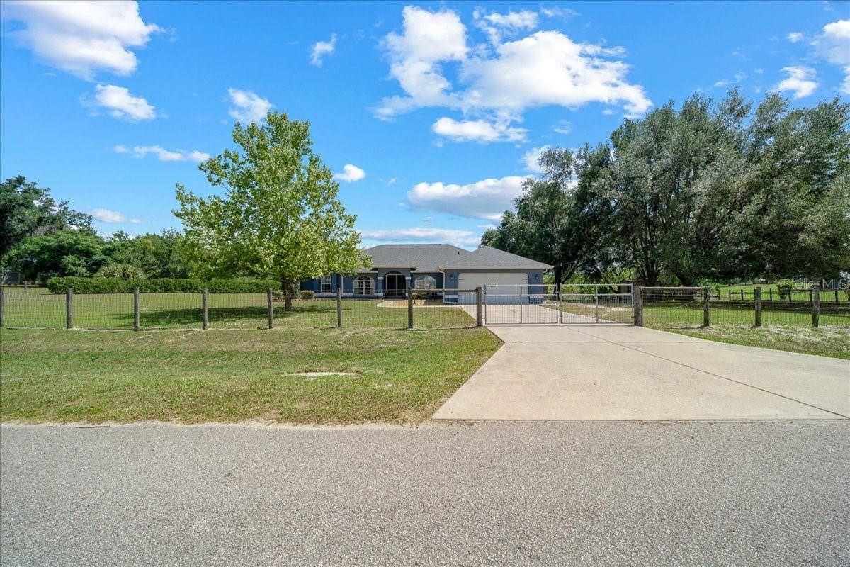 11985 SE 123RD AVE, Ocklawaha, FL 32179