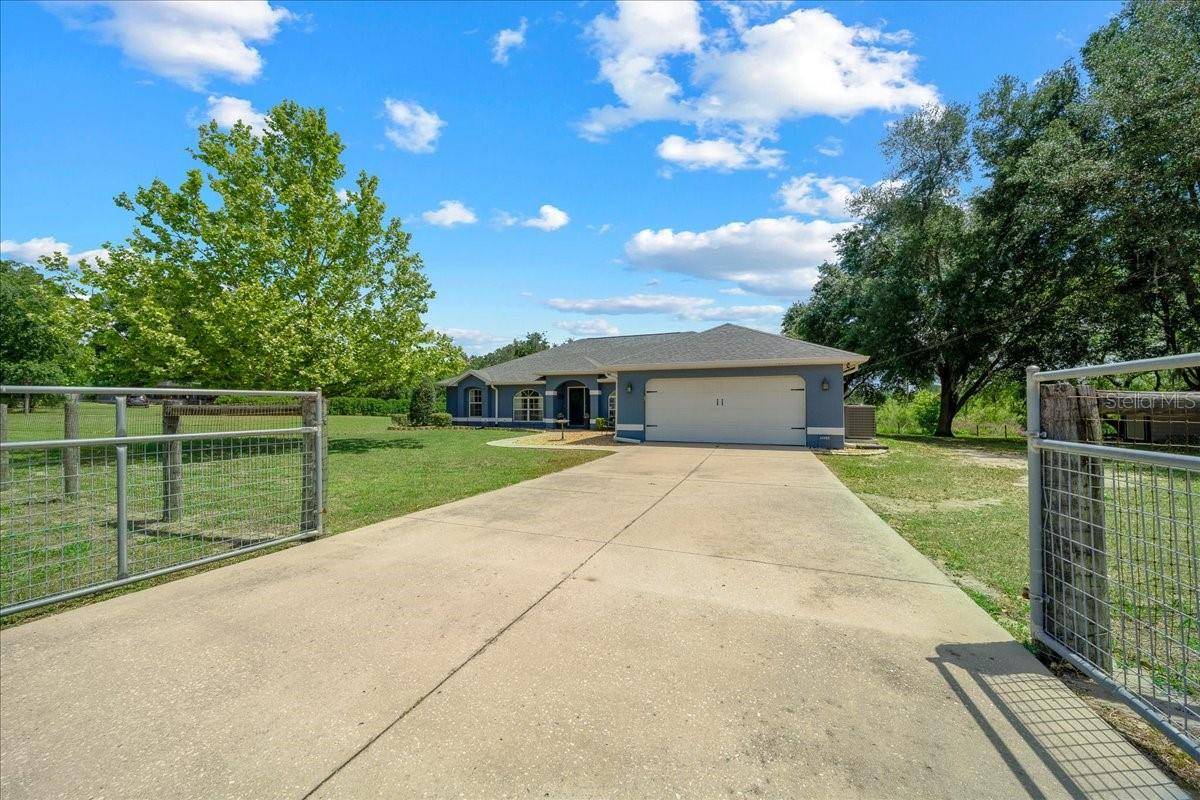 11985 SE 123RD AVE, Ocklawaha, FL 32179
