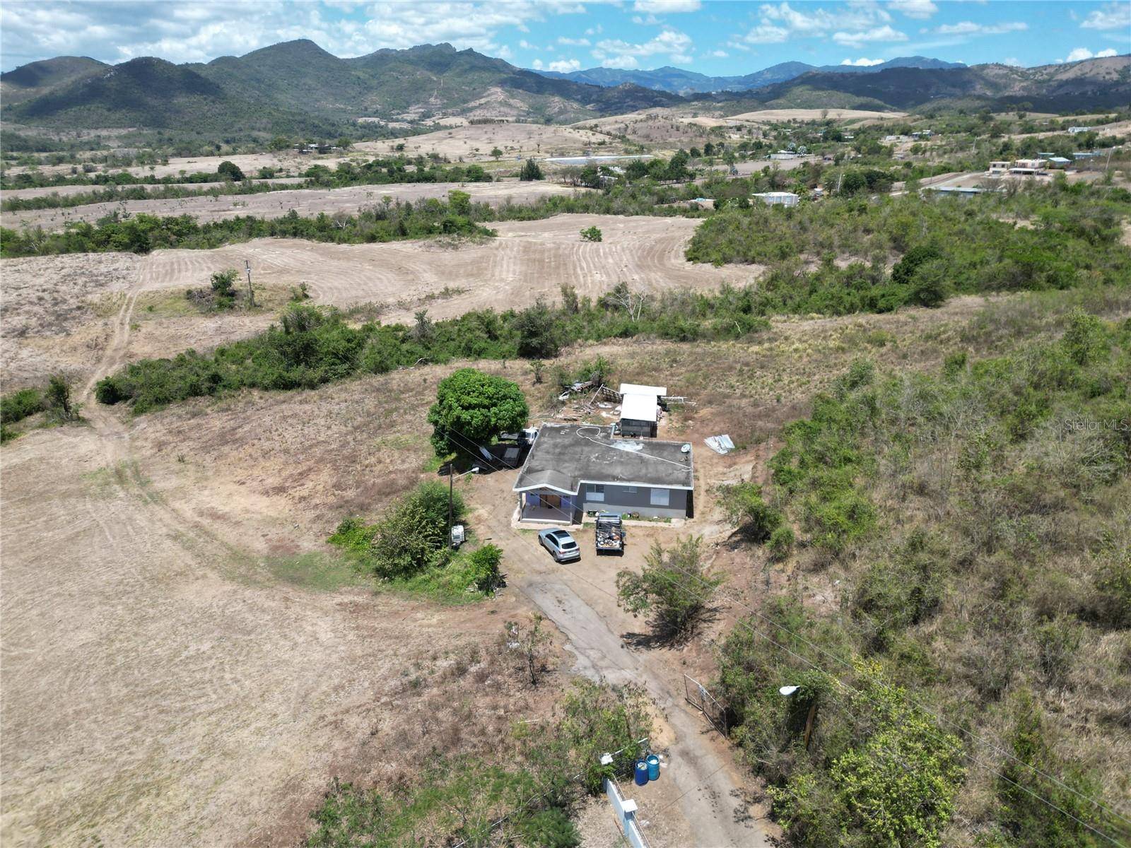 14 LOS LLANOS WARD, Coamo, PR 00769