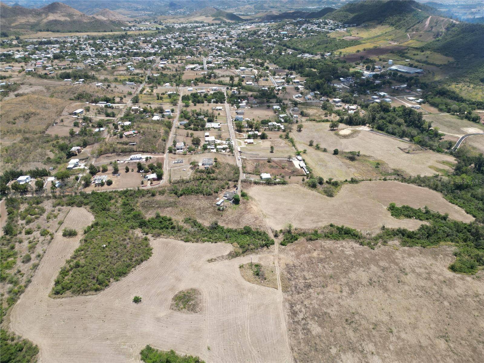14 LOS LLANOS WARD, Coamo, PR 00769