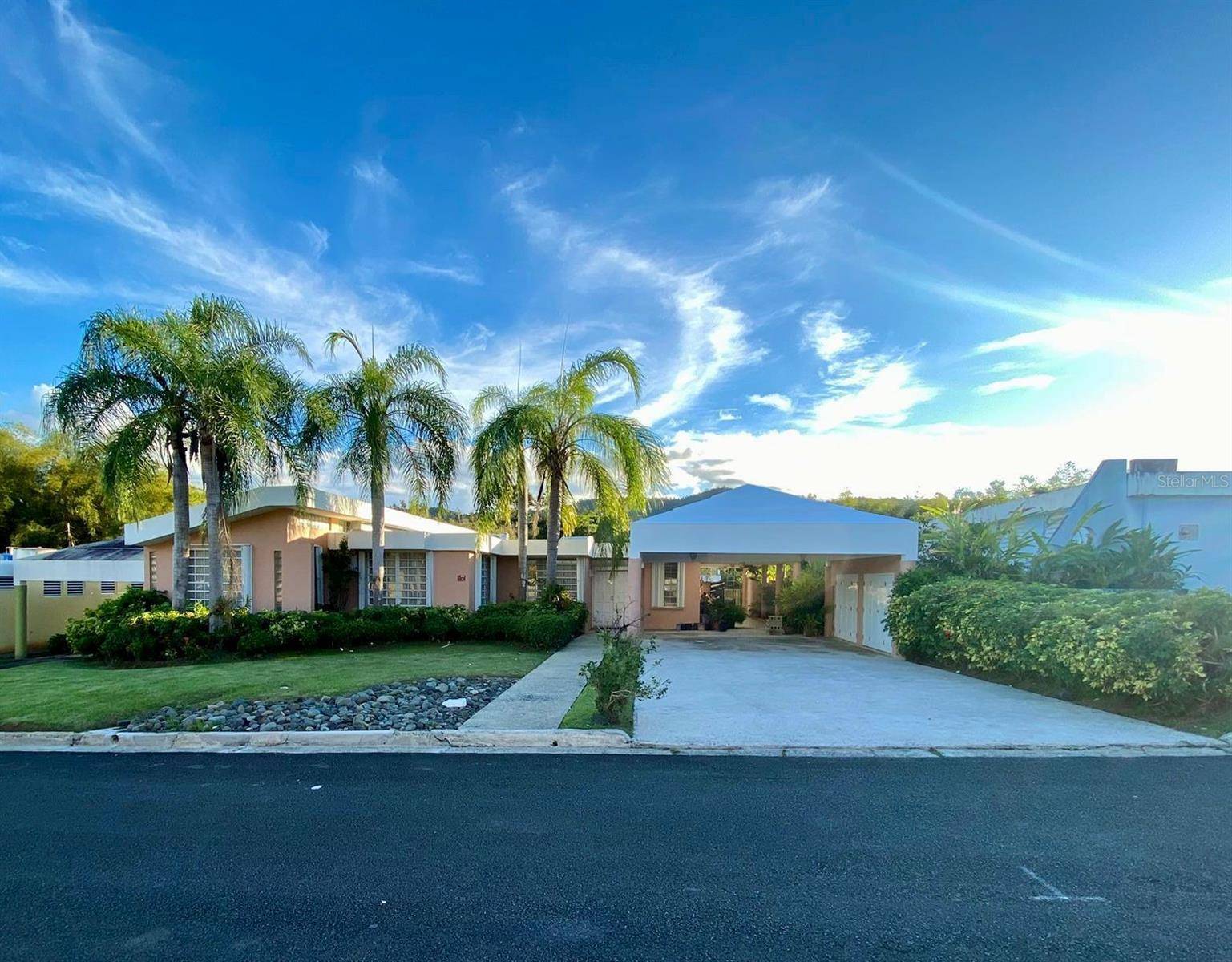 2 St. ESTANCIAS DEL LAGO #D-4, Caguas, PR 00725