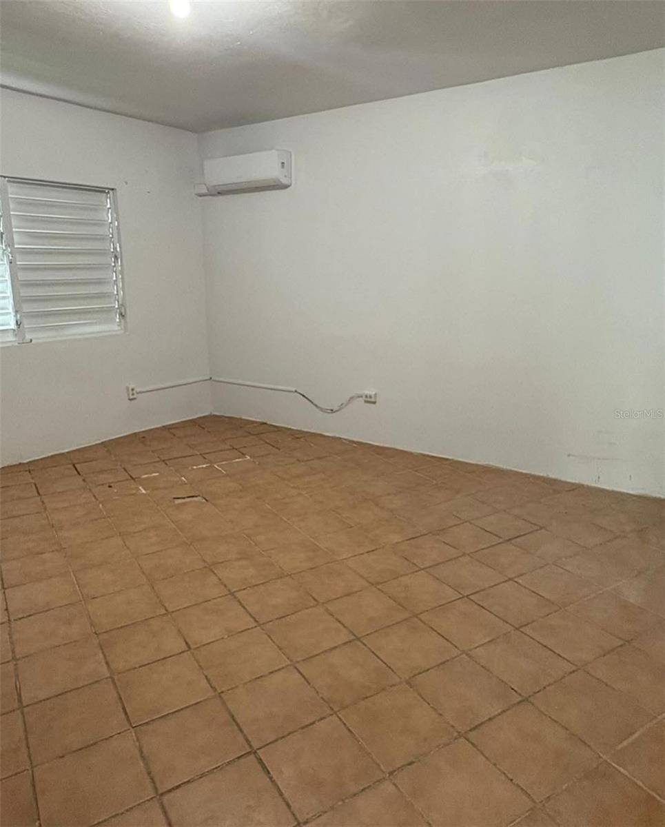 LA BARRA 105 F, Caguas, PR 00725