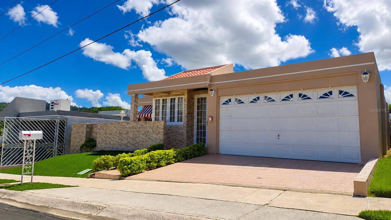 Calle G #P15 GOLDEN GATE II, Caguas, PR 00725