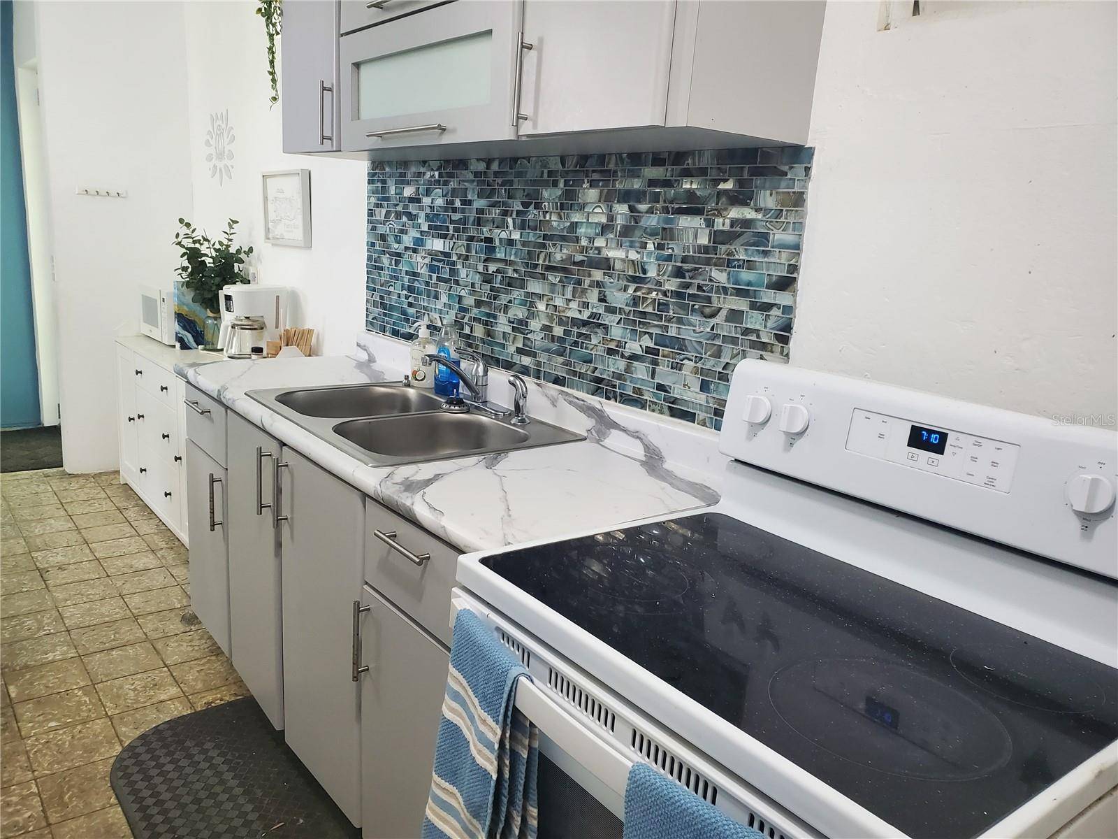 10 CALLE COVALLE GANDIA ST #201 B, Arecibo, PR 00612