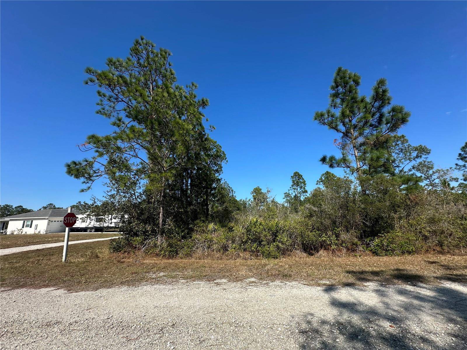22 BOUGAINVILLE DR, Indian Lake Estates, FL 33855