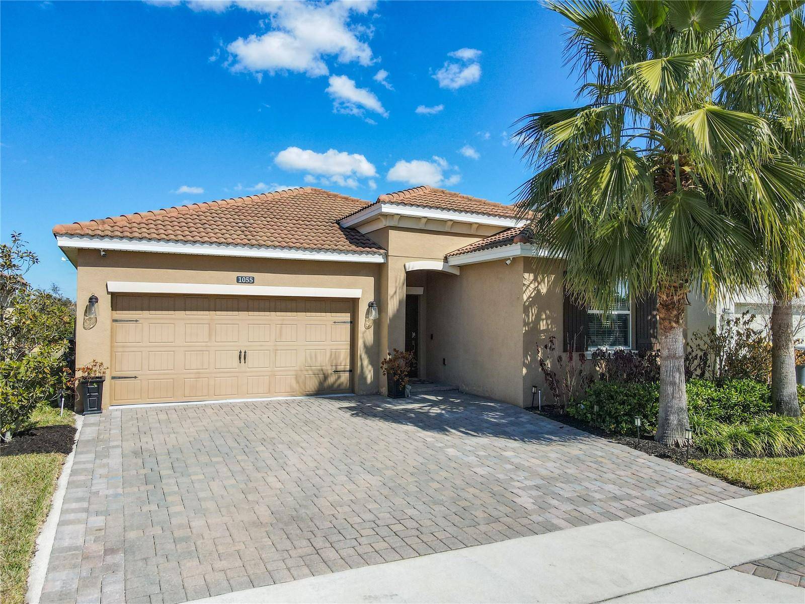 1055 OAK BLUFF DR, Davenport, FL 33837