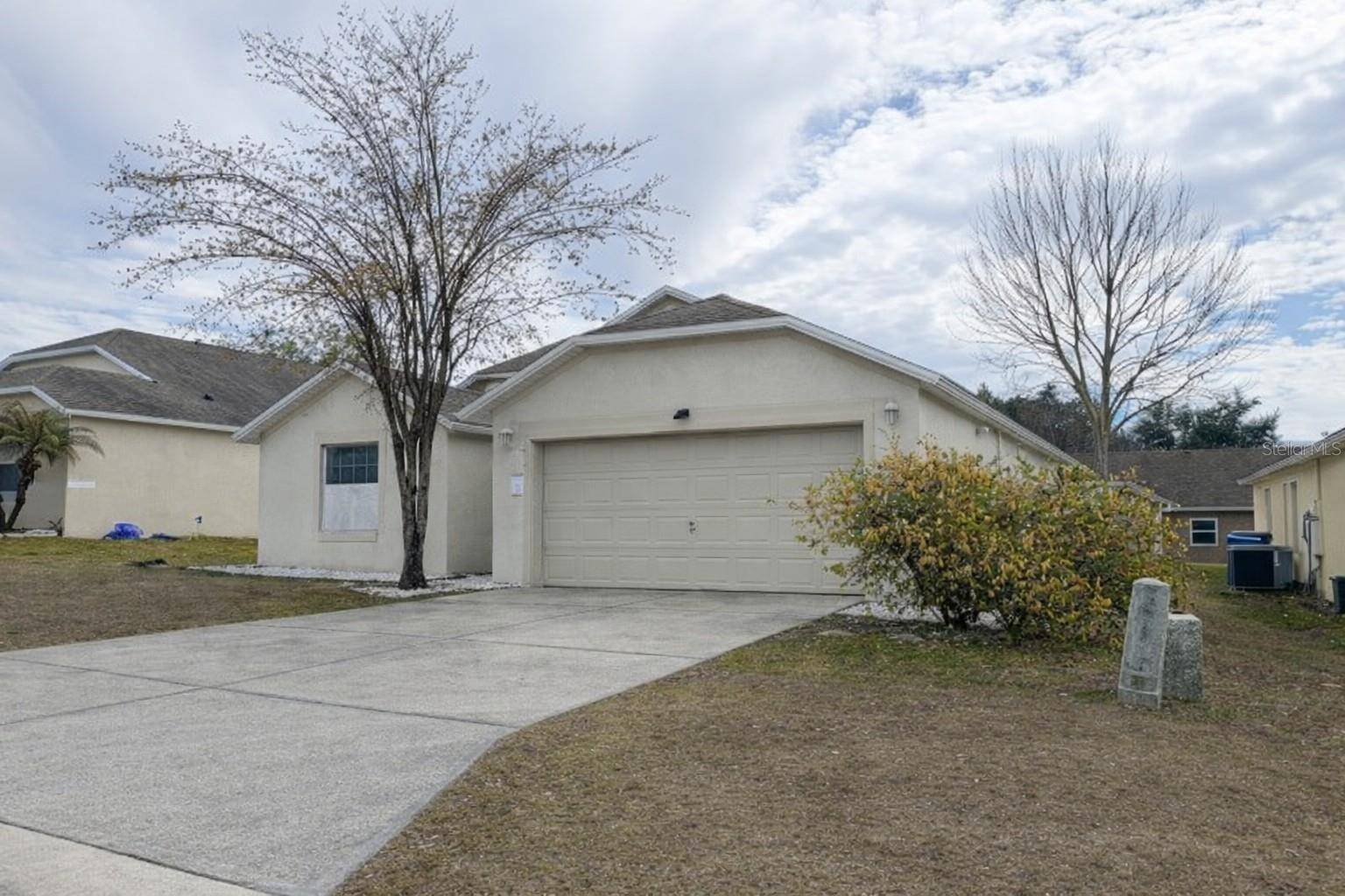 551 LAKE CHARLES DR, Davenport, FL 33837