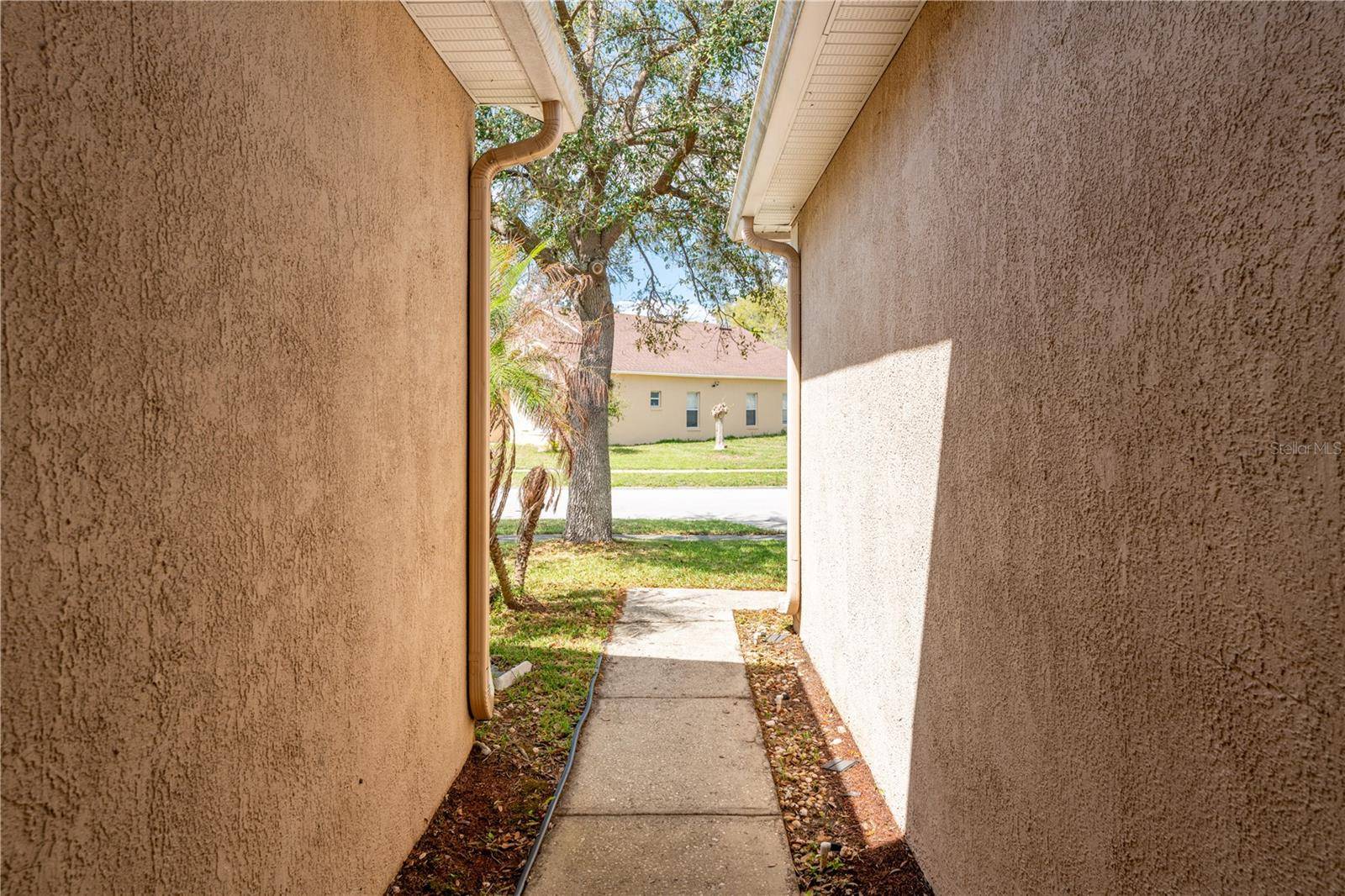 2563 ASTER COVE LN, Kissimmee, FL 34758
