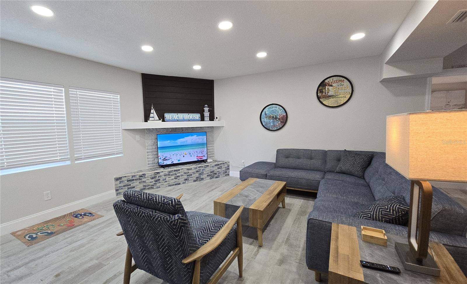 2107 PINE TER, Sarasota, FL 34231