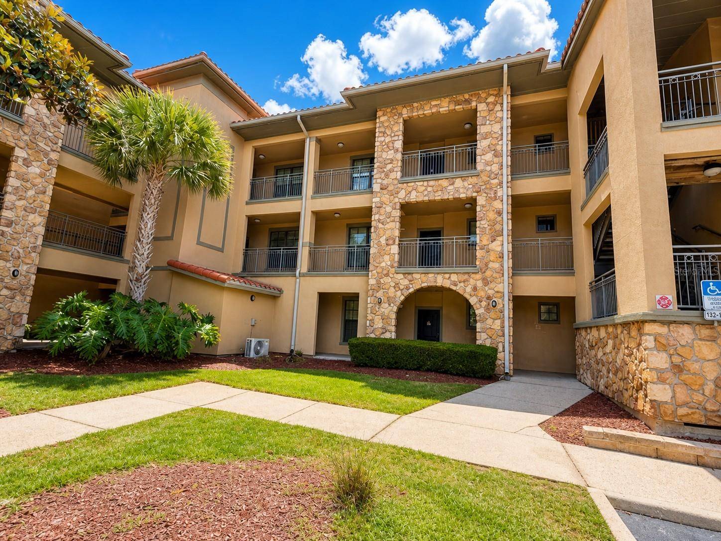 907 CHARO Pkwy #915, Davenport, FL 33897