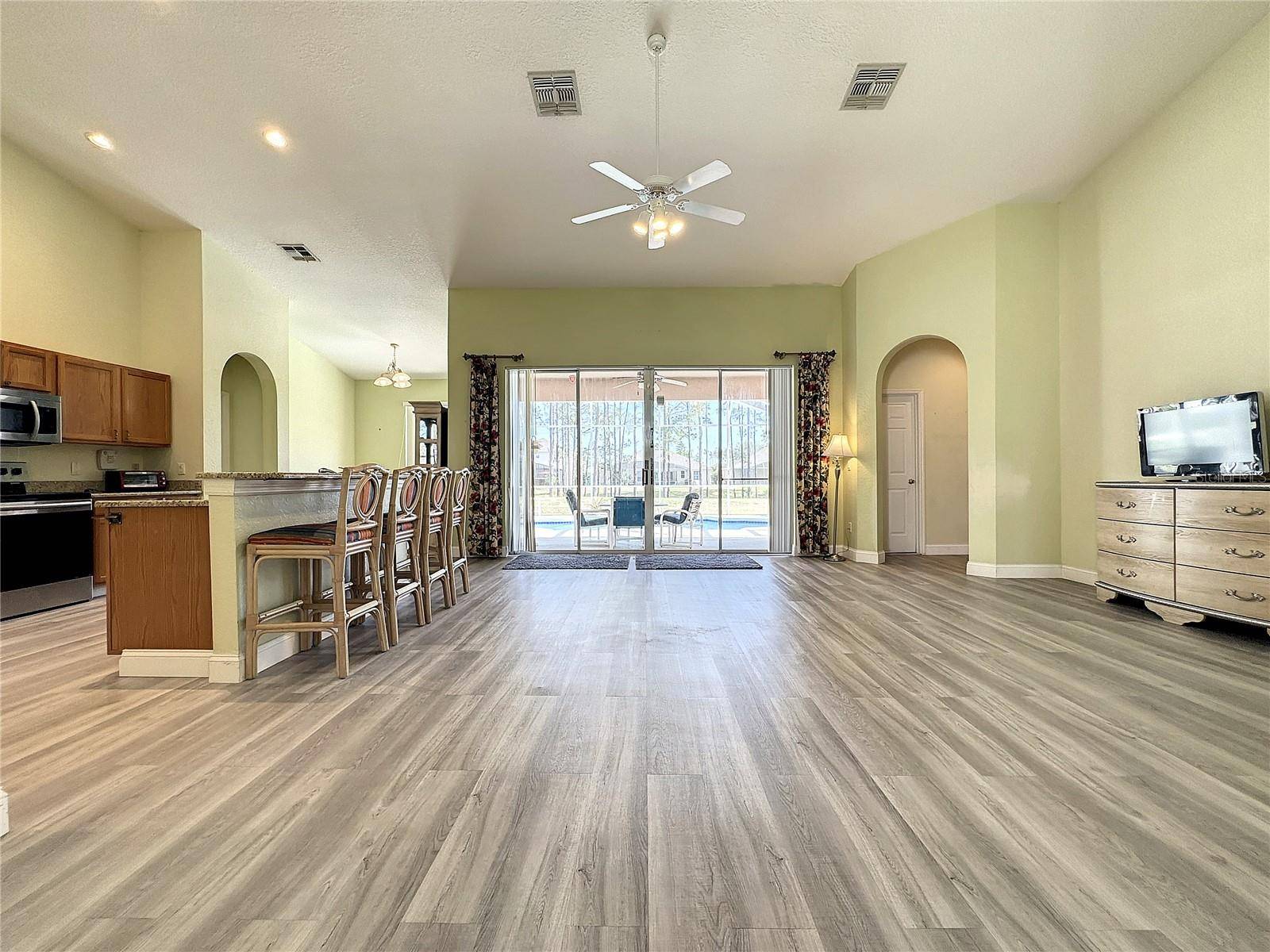 218 N HAMPTON DR, Davenport, FL 33897