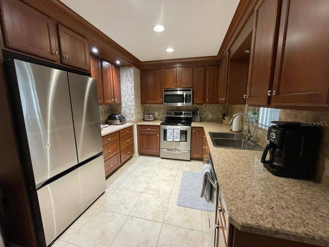 6015 CARLTON AVE, Sarasota, FL 34231
