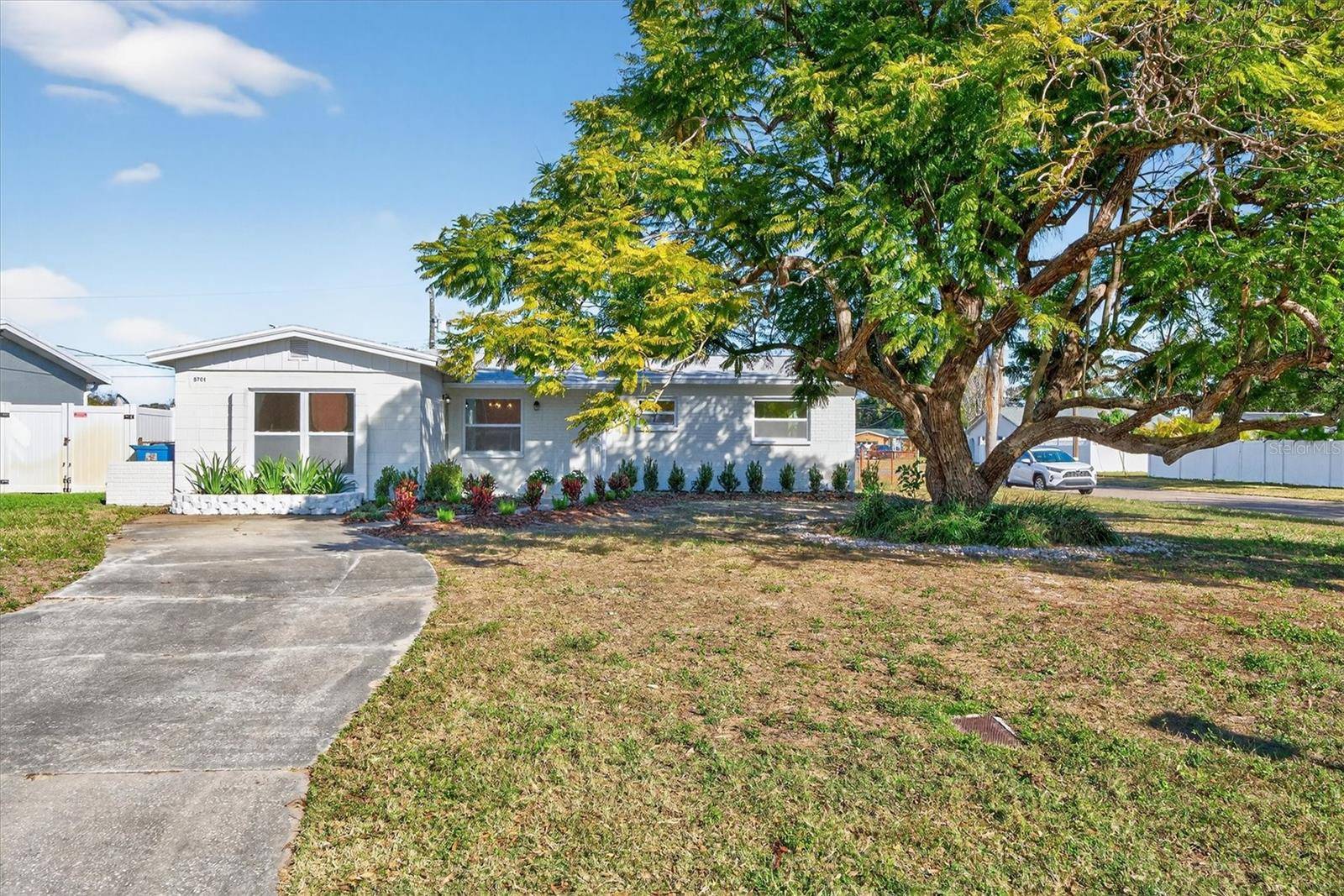 5701 14TH AVE N, St Petersburg, FL 33710