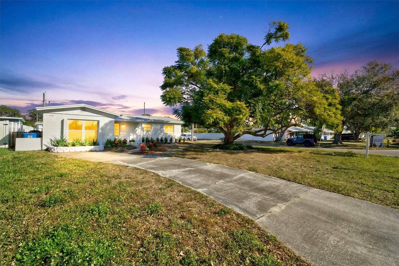 5701 14TH AVE N, St Petersburg, FL 33710