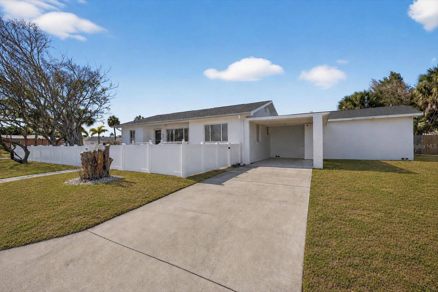 292 42ND AVE, St Pete Beach, FL 33706