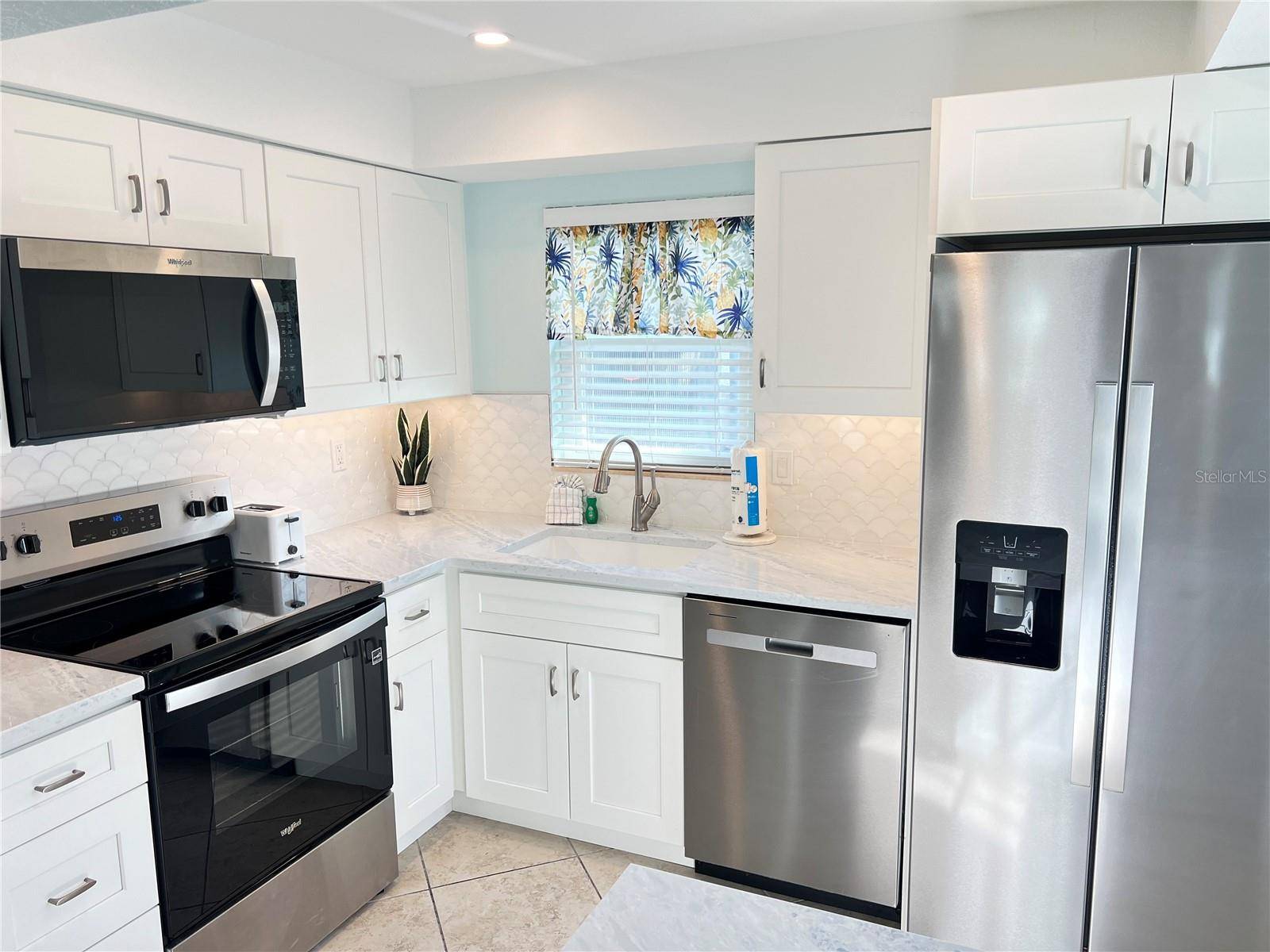 6154 MIDNIGHT PASS RD #B11, Sarasota, FL 34242