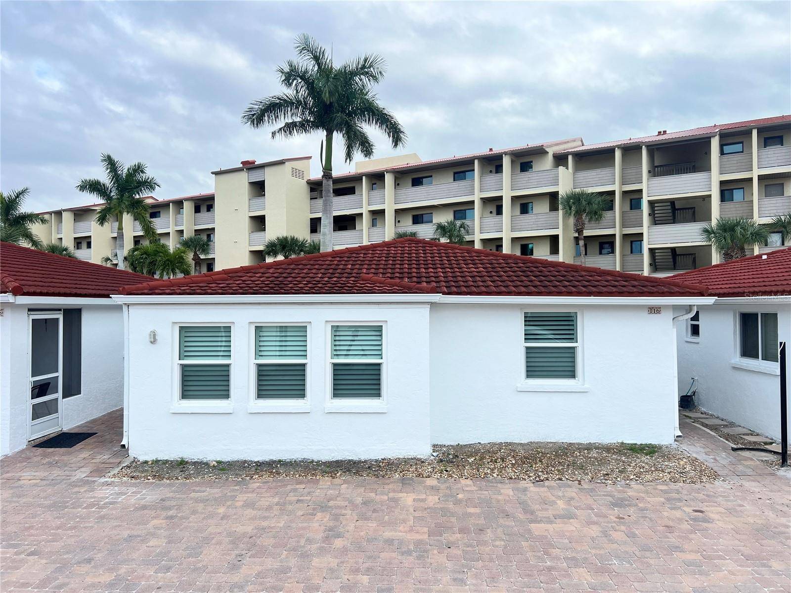 6154 MIDNIGHT PASS RD #D16, Sarasota, FL 34242