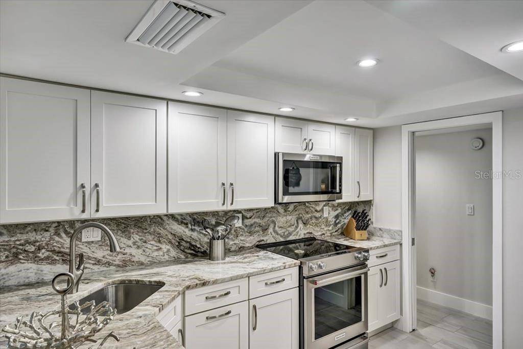6046 W PEPPERTREE WAY #223B, Sarasota, FL 34242