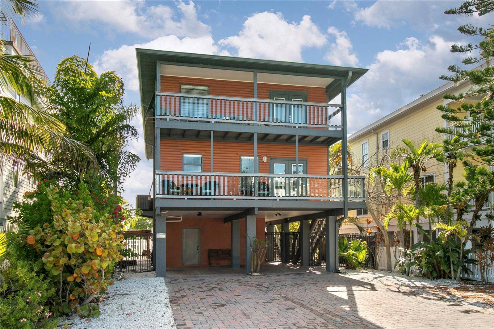 2511 AVENUE C #West, Bradenton Beach, FL 34217