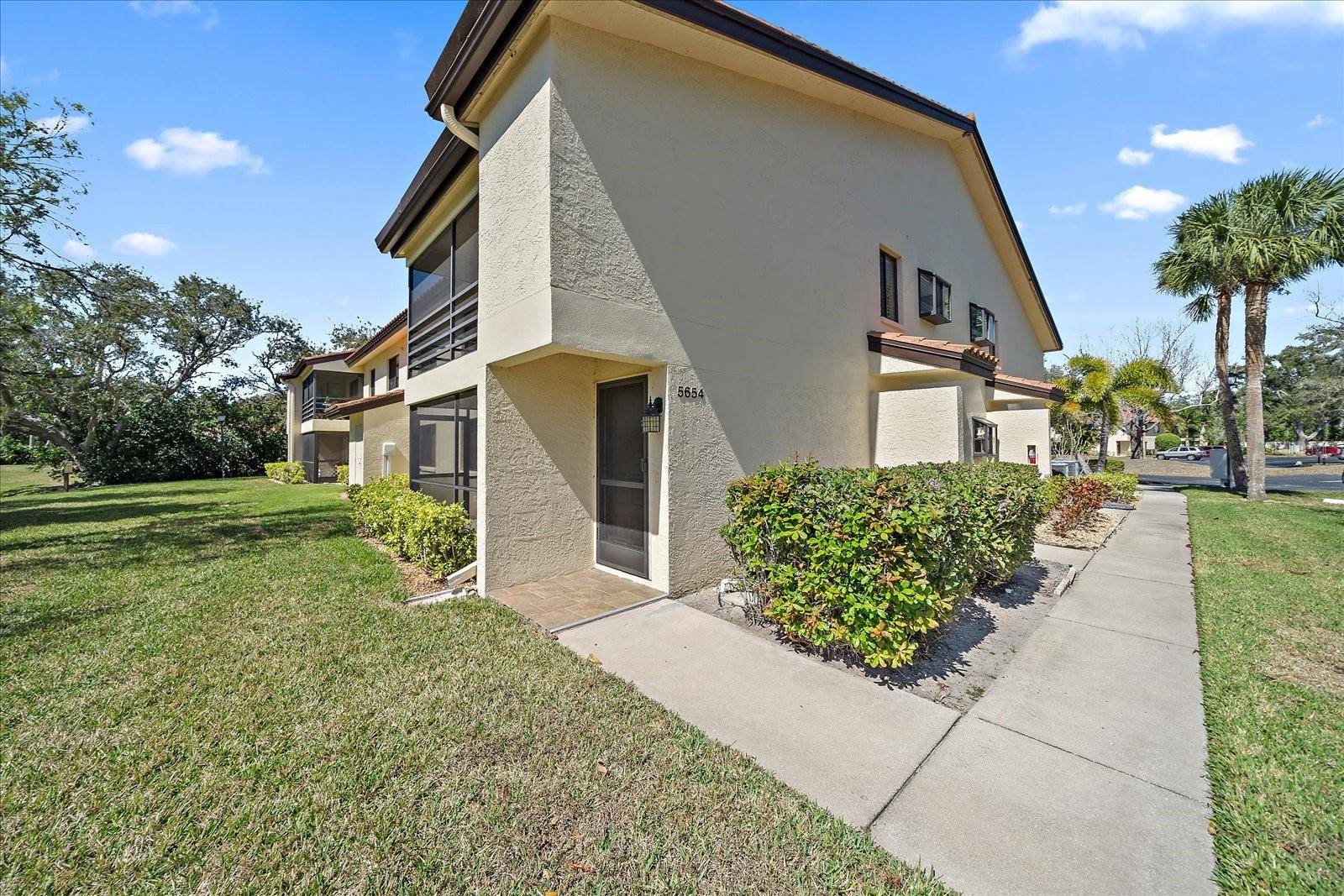 5654 GARDENS DR, Sarasota, FL 34243
