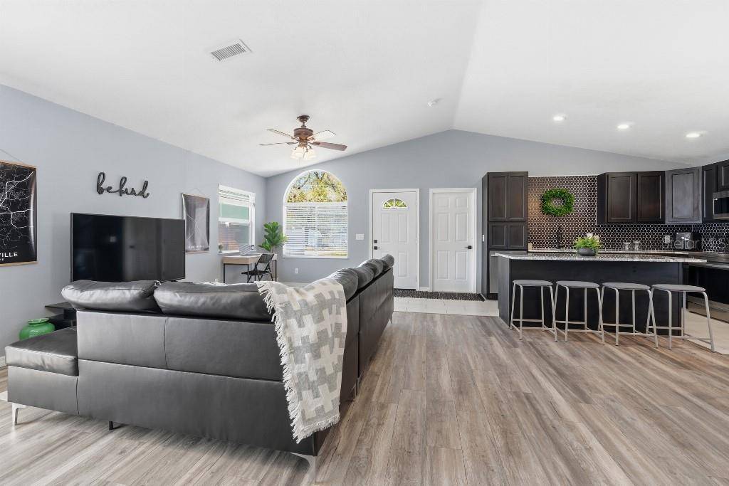 25130 ENSLEY RD, Sorrento, FL 32776