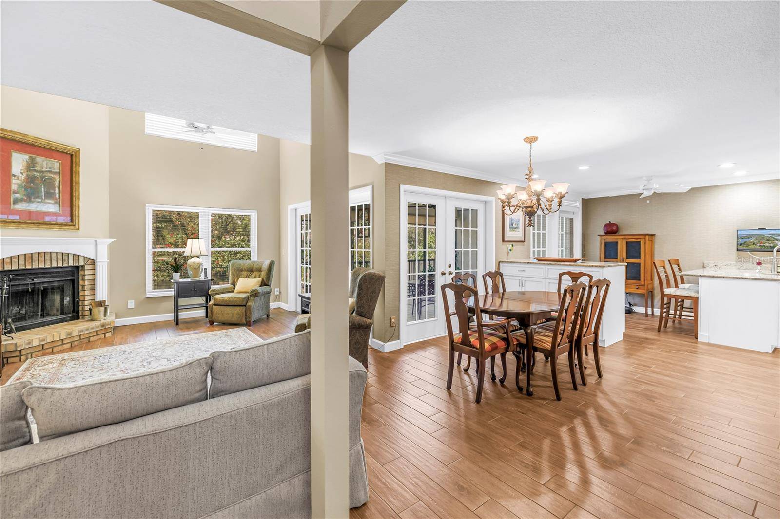 812 AMELIA CT NE, St Petersburg, FL 33702