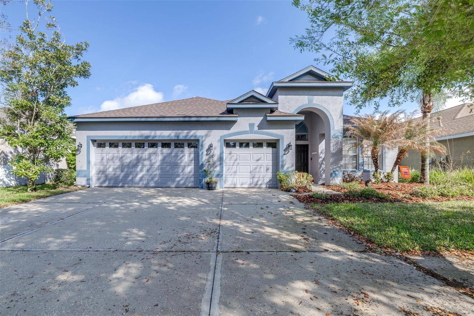 16320 BRIDGEWALK DR, Lithia, FL 33547