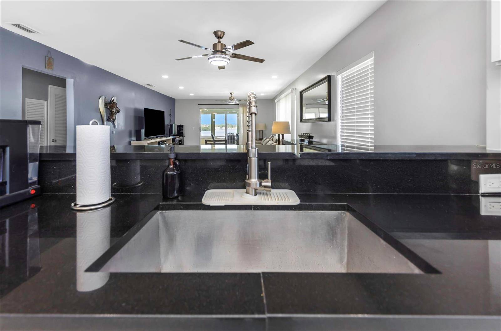 1819 SHORE DR S #318, South Pasadena, FL 33707