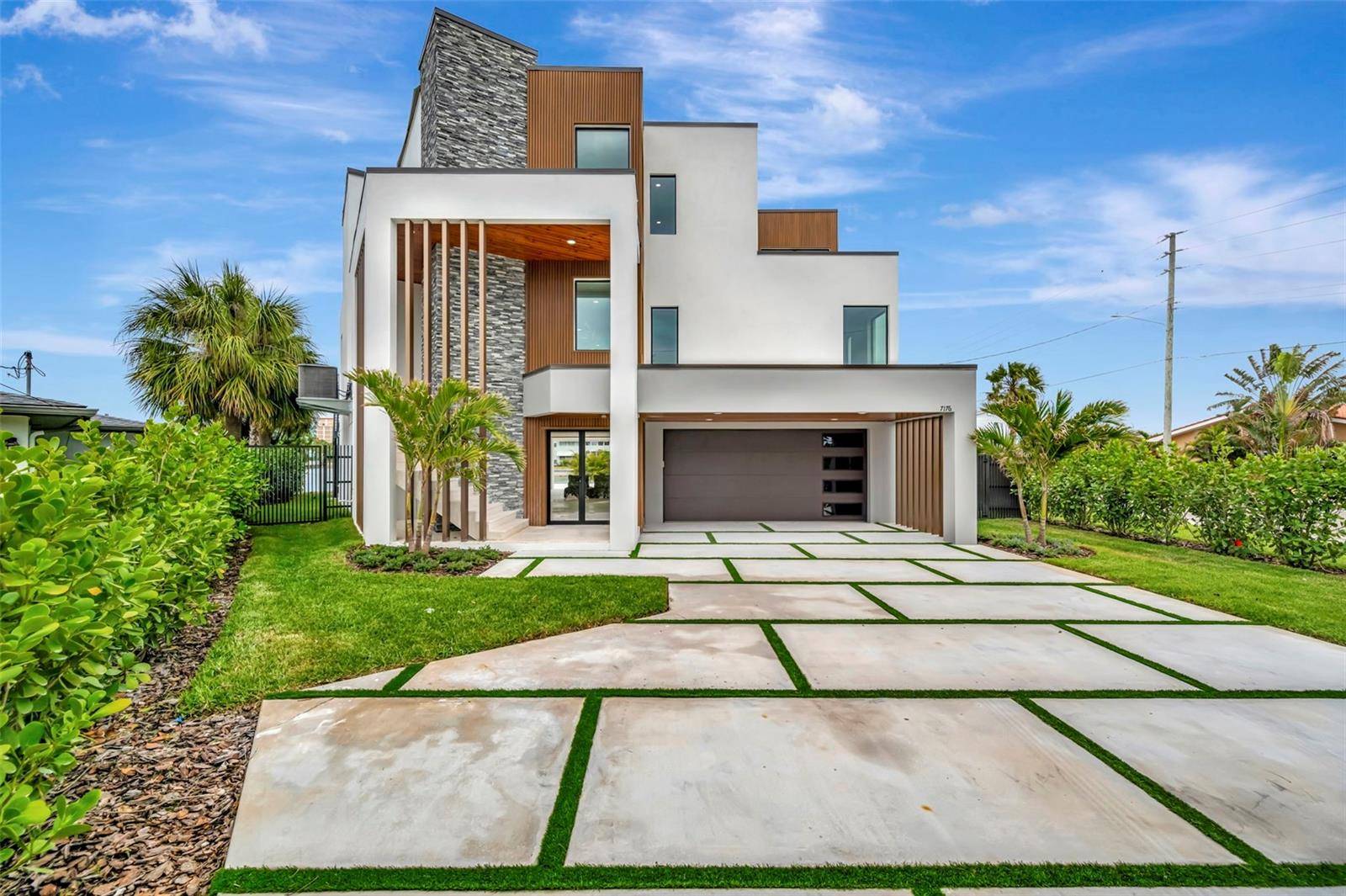 7176 S SHORE DR S, St Petersburg, FL 33707