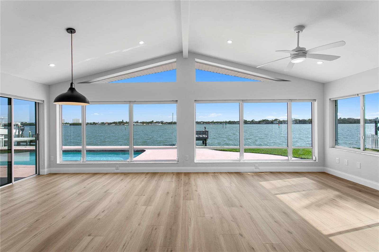 6984 S SHORE DR S, St Petersburg, FL 33707