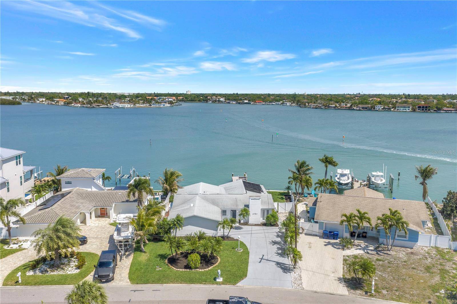 6984 S SHORE DR S, St Petersburg, FL 33707