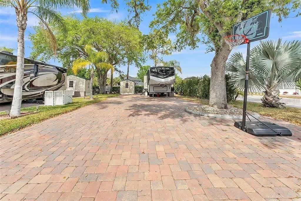 16329 CHERRY TREE CT, Clermont, FL 34714