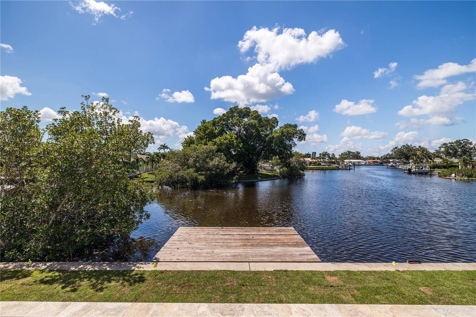 4692 DOVER ST NE, St Petersburg, FL 33703
