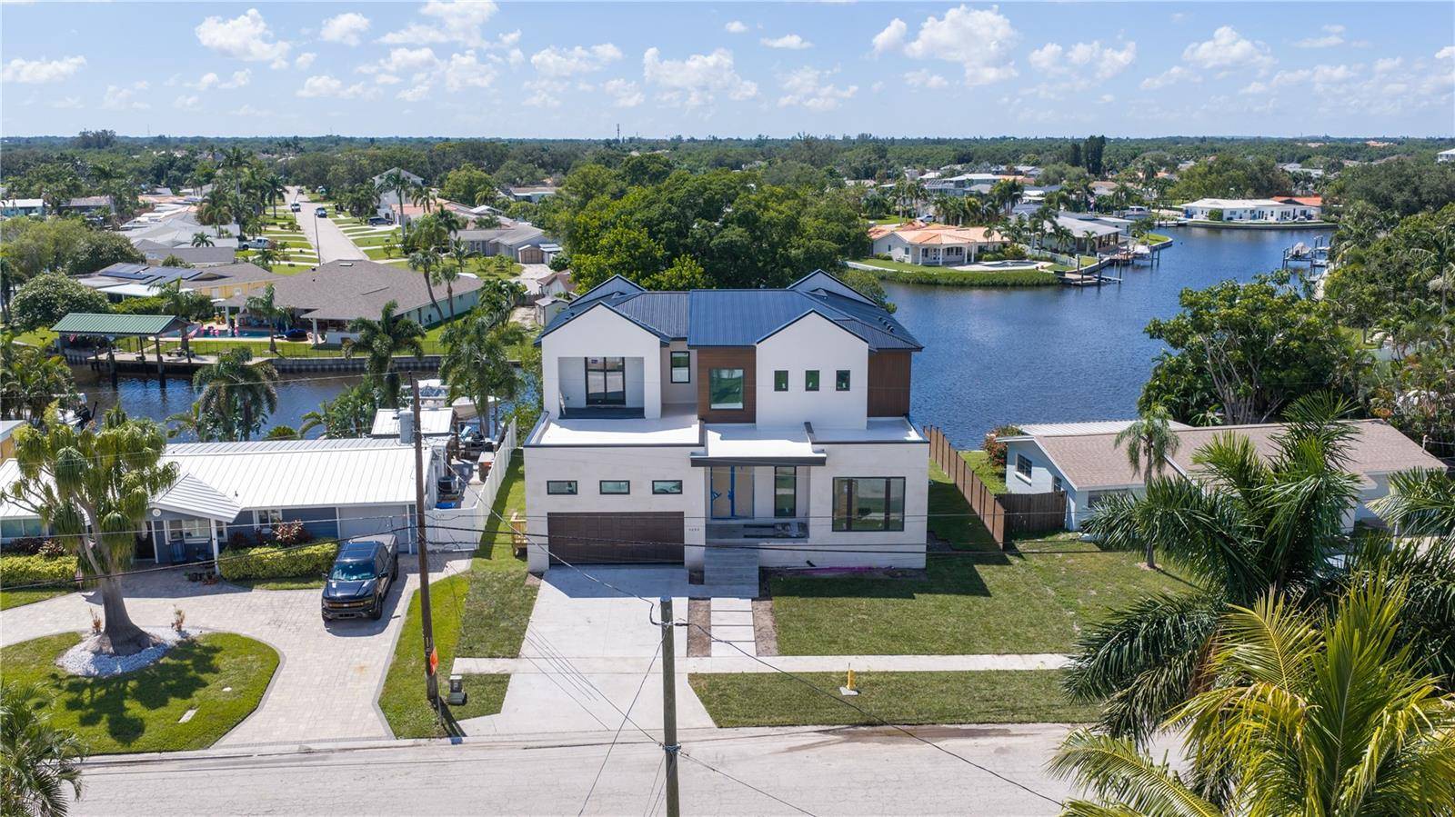 4692 DOVER ST NE, St Petersburg, FL 33703