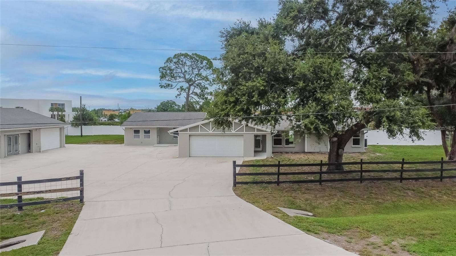 8105 BROWER DR, Bradenton, FL 34211