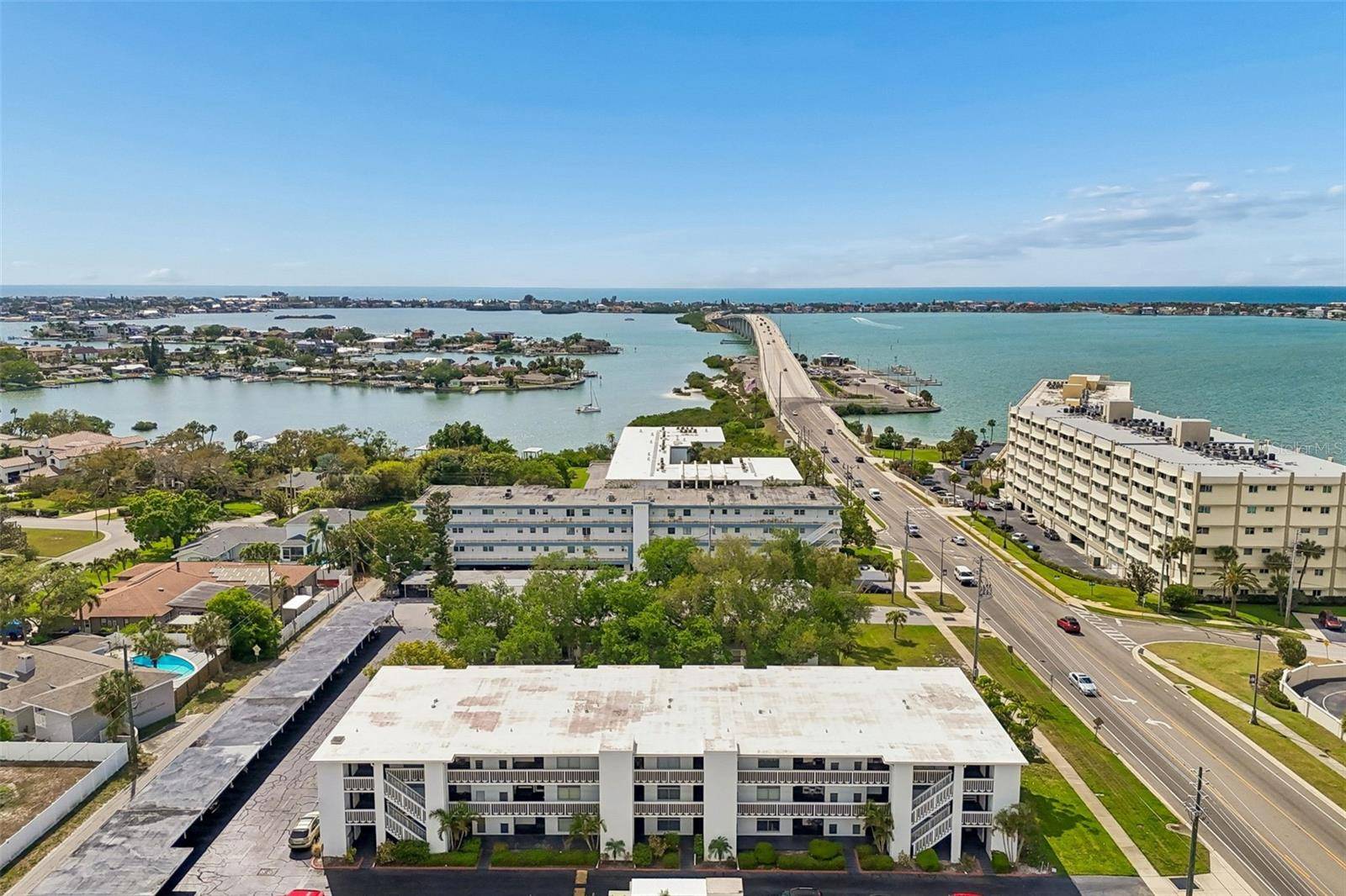 2944 W BAY DR #106, Belleair Bluffs, FL 33770