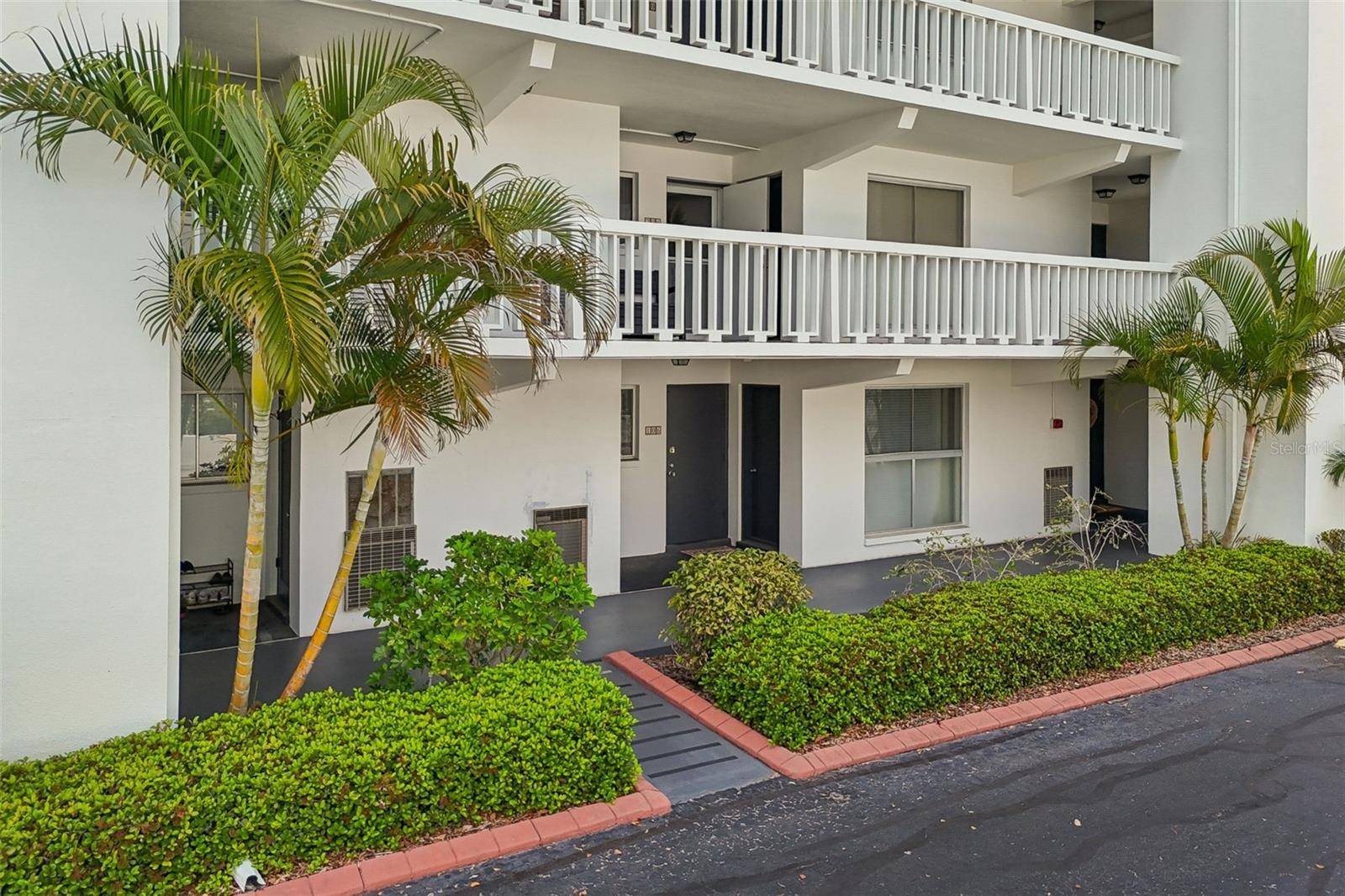 2944 W BAY DR #106, Belleair Bluffs, FL 33770