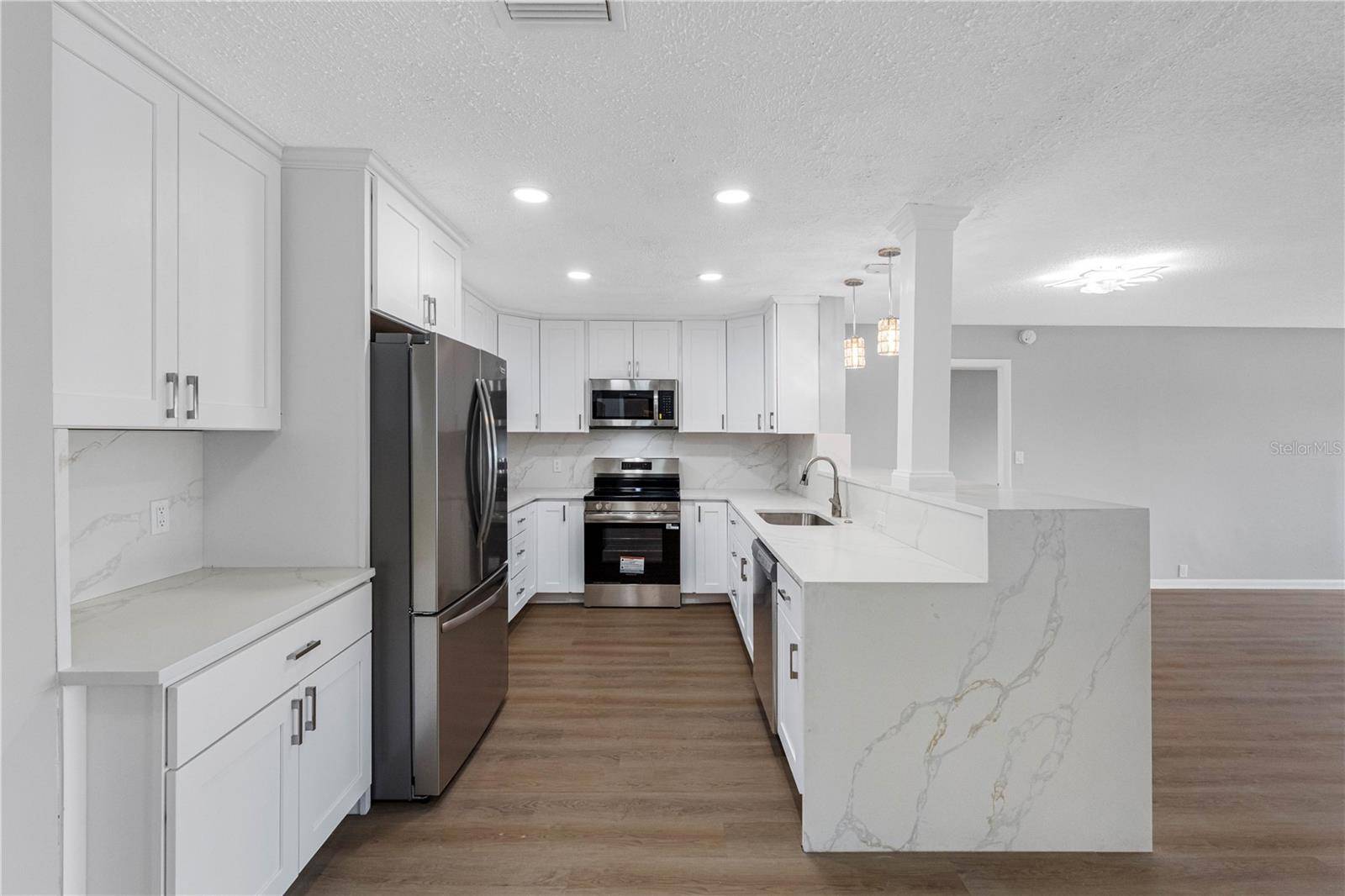 100 BLUFF VIEW DR #404C, Belleair Bluffs, FL 33770