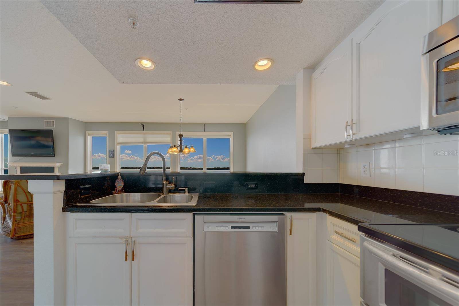 138 BRENT CIR, Oldsmar, FL 34677
