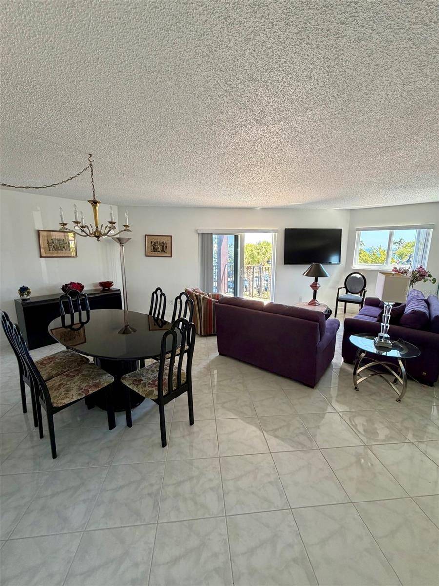 180 SE 20TH AVE #303, Deerfield Beach, FL 33441