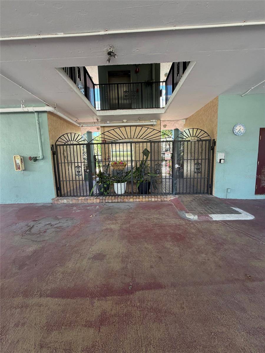 180 SE 20TH AVE #303, Deerfield Beach, FL 33441